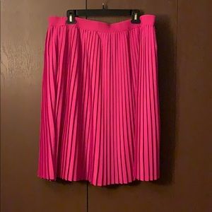 Pink pleated skirt